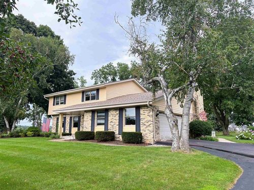 W275 N4880 S Courtland Cir, Pewaukee, WI, 53072-1721 | Card Image