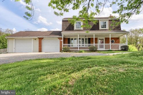 810 Creek Rd, CARLISLE, PA, 17015-8964 | Card Image