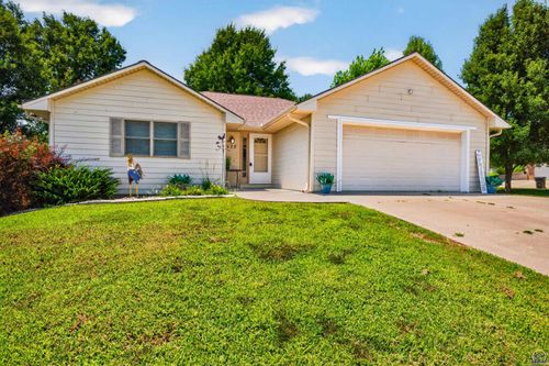 125 Shelby Dr, Holton, KS, 66436-1565 | Card Image