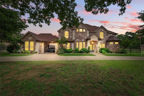 2056 Willow Bend Dr, Oak Leaf, TX, 75154-3856 | Card Image