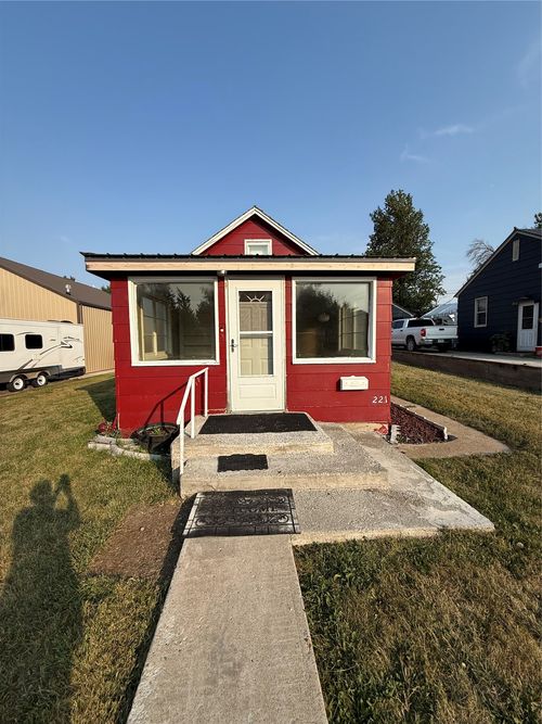 221 4th Avenue Se, Cut Bank, MT, 59427 | Card Image