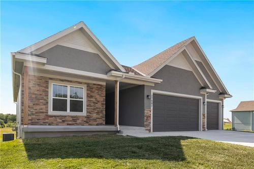 17509 Grey Hawke Rdg, Smithville, MO, 64089-9319 | Card Image