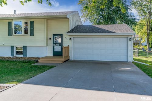 319 E Lauretta St, Blue Grass, IA, 52726-9790 | Card Image