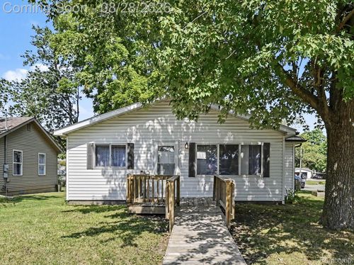 1107 Corydon Dr, Mount Morris, MI, 48458-1601 | Card Image