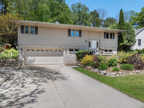 306 Fenway Terrace, Manitowoc, WI, 54220 | Card Image