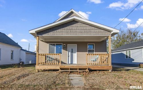 204 Madison St, Girard, IL, 62640-1622 | Card Image