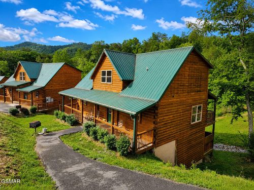 2933 Fiddlers Creek Way, Pigeon Forge, TN, 37863-5101 | Card Image