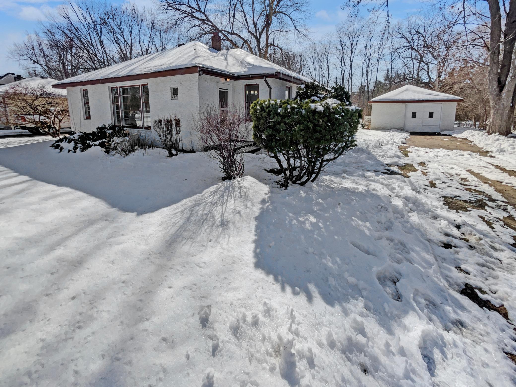 Knollwood Dr, Saint Paul, MN 55112
