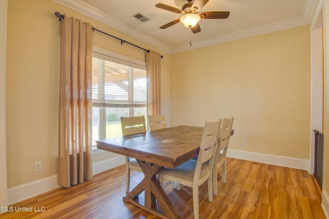 Eating Area | Image 11
