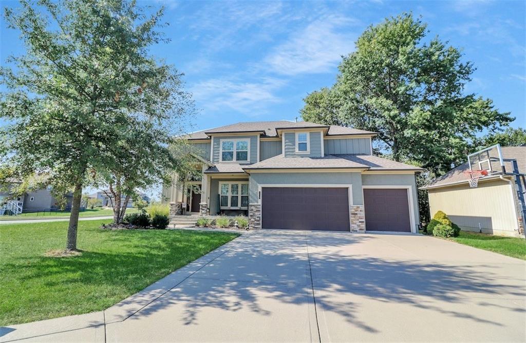 Vivian Dr, Warrensburg, MO 64093