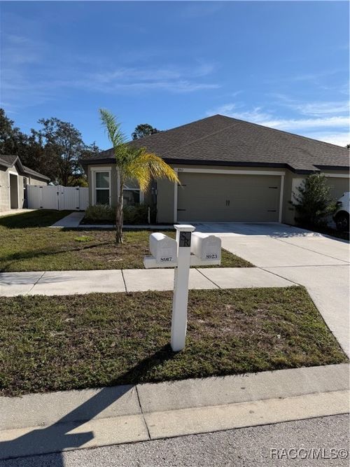 8917 Southern Charm Cir, BROOKSVILLE, FL, 34613-6853 | Card Image