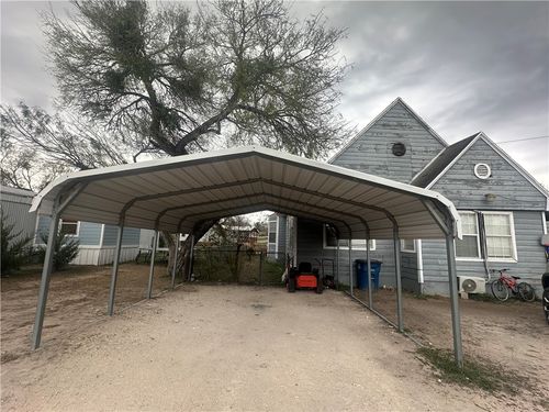 207 Mcgloin St, Three Rivers, TX, 78071-2203 | Card Image