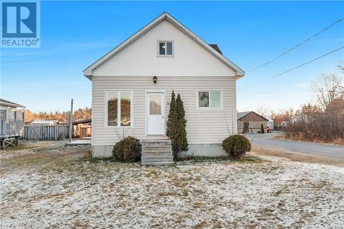 {{alt}} | Card Image