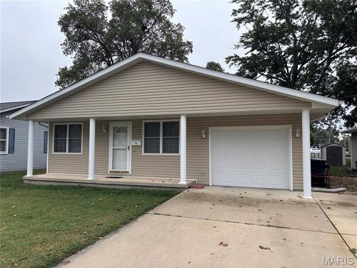 118 W Green St, Mascoutah, IL, 62258-2017 | Card Image