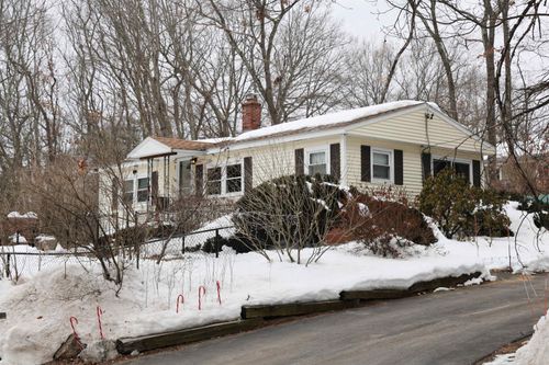 19 W Stearns Ave, Hooksett, NH, 03106-1084 | Card Image