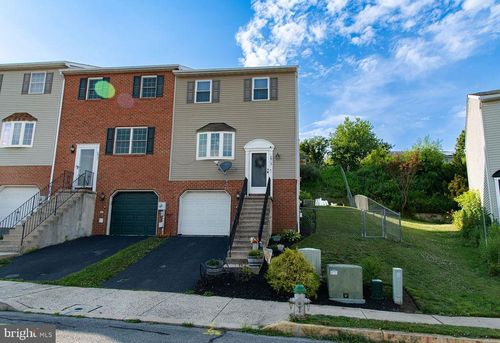 3915 Penns Dr, READING, PA, 19606-2884 | Card Image