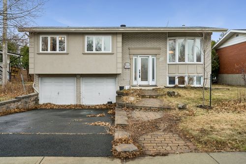 5565 Rue Bretagne, Brossard, QC, J4Z1X7 | Card Image