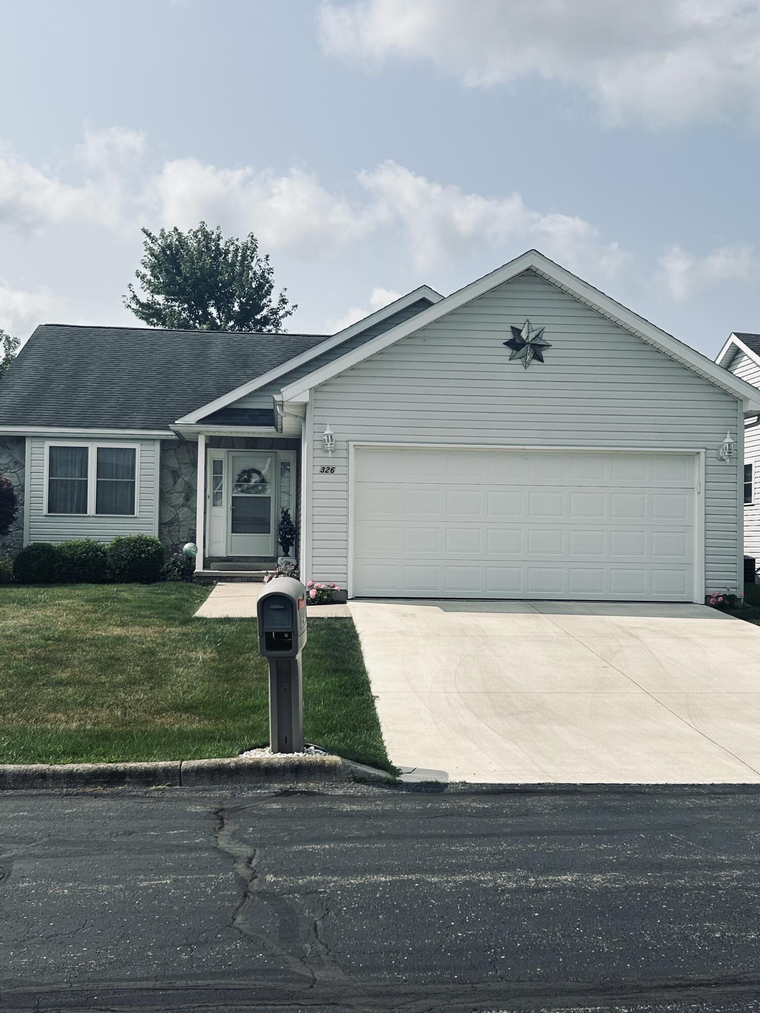 Stone Hedge Ln, Kenton, OH 43326