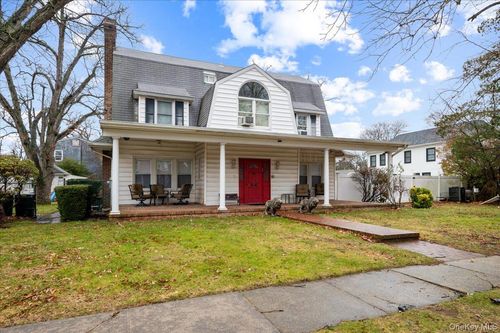 136 Linden St, Woodmere, NY, 11598-2622 | Card Image