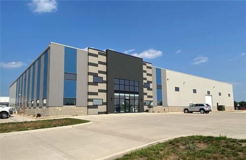ste-200-1525 Ketelsen Dr, Hiawatha, IA, 52233-2221 | Card Image