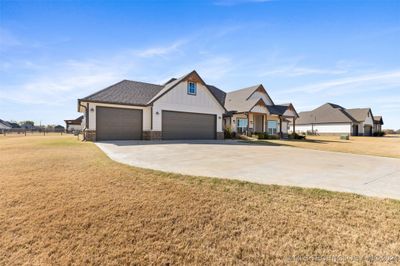 7120 E 138th Street N, House other with 3 bedrooms, 3 bathrooms and null parking in Collinsville OK | Image 2