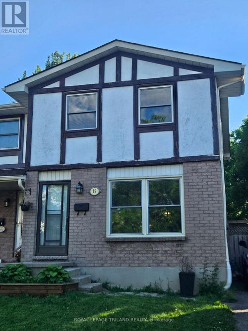 15 Chiddington Gate, London South (South R), ON, N6C5K9 | Card Image