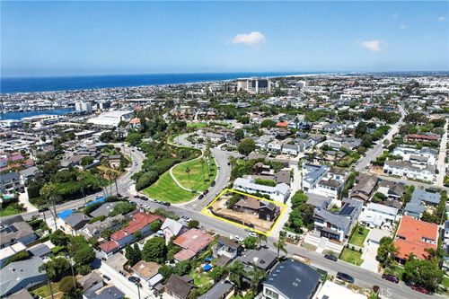 2700 Cliff Dr, Newport Beach, CA, 92663-4802 | Card Image