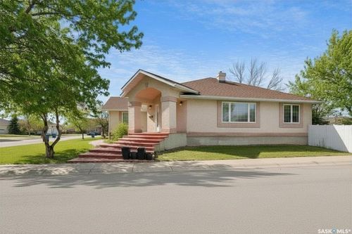 65 Jasmine Court, Moose Jaw, SK, S6J1K2 | Card Image