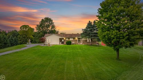 238 Parkwood Dr, Metamora, MI, 48455-9337 | Card Image