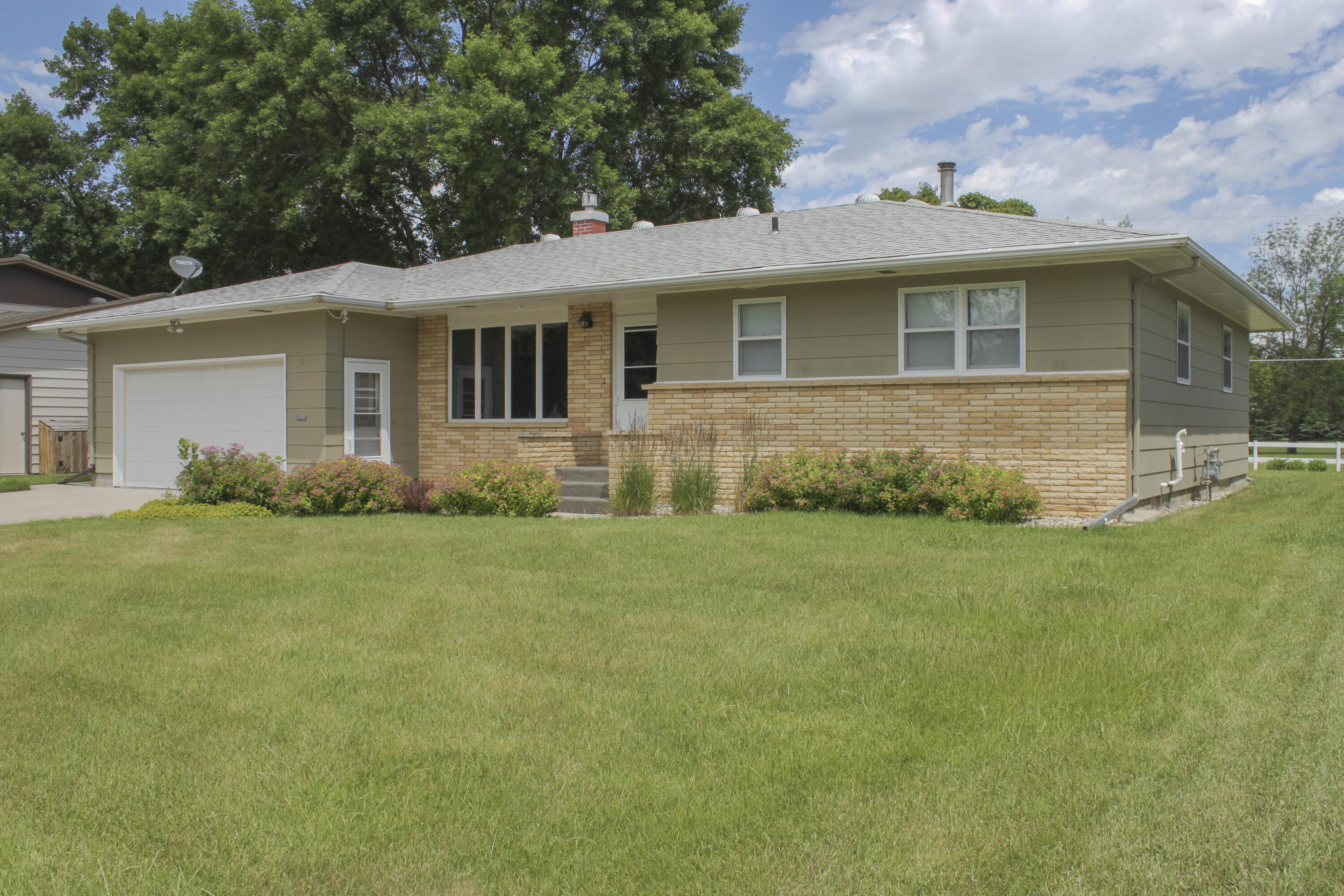 Linda Ln, Aberdeen, SD 57401