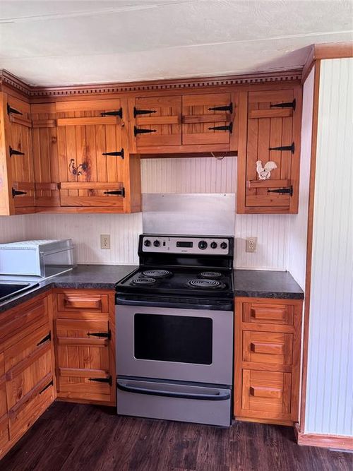 28 E Whippoorwill Ln, Trinity, TX, 75862-8853 | Card Image
