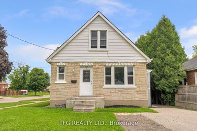 119 Cadillac Ave S, Home with 3 bedrooms, 3 bathrooms and 5 parking in Oshawa ON | Image 3