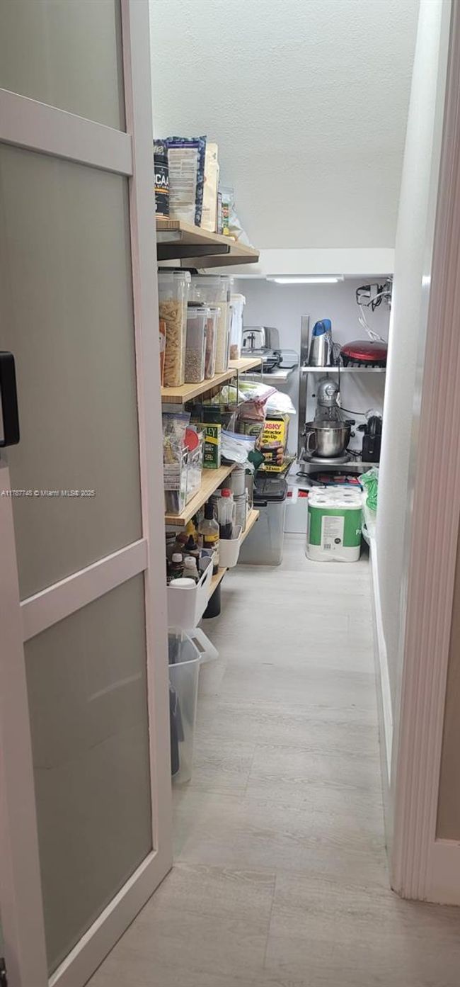 3445 W 92 Nd Pl, Townhouse with 3 bedrooms, 3 bathrooms and null parking in Hialeah FL | Image 4