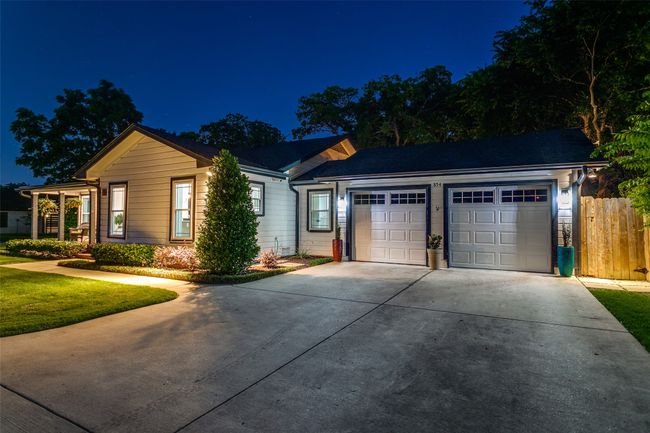 854 E Wall St, House other with 3 bedrooms, 2 bathrooms and null parking in Grapevine TX | Image 5