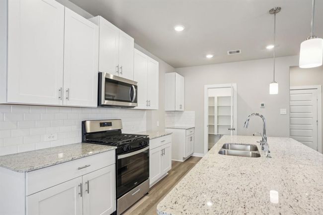 591 Avisa Dr, House other with 3 bedrooms, 3 bathrooms and 2 parking in Kemah TX | Image 21