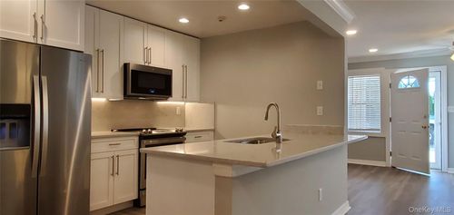 apt-37-81 Secatogue Ave, Farmingdale, NY, 11735-1982 | Card Image