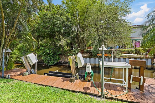 815 Sw Rustic Cir, House other with 3 bedrooms, 2 bathrooms and null parking in Stuart FL | Image 18