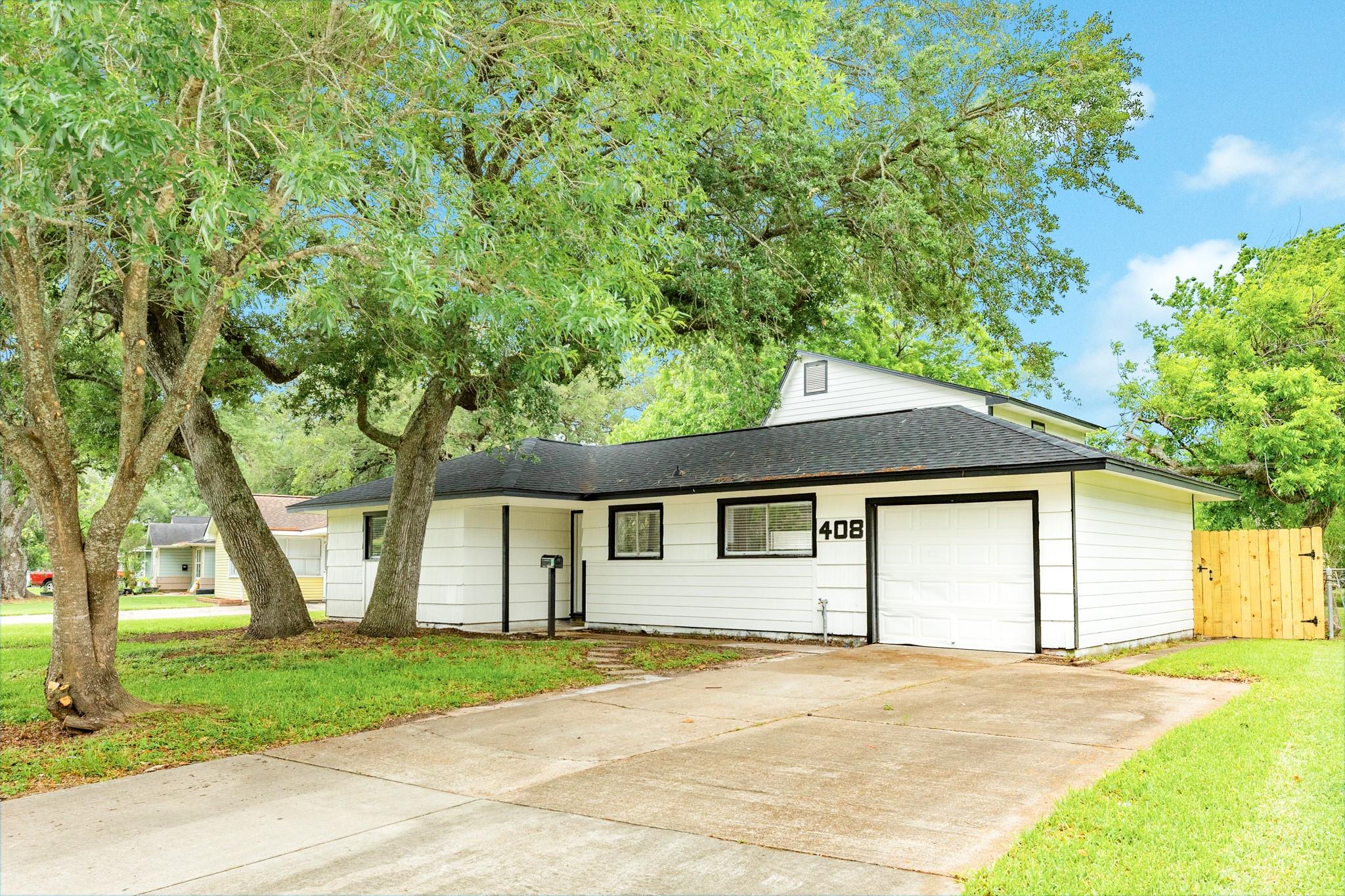Residential Lease in Lake Jackson