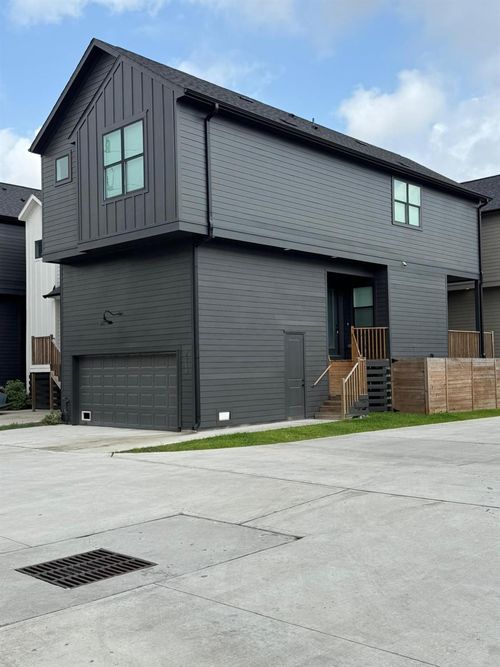 2718 Oakwood Crest Ln, Houston, TX, 77018-1124 | Card Image