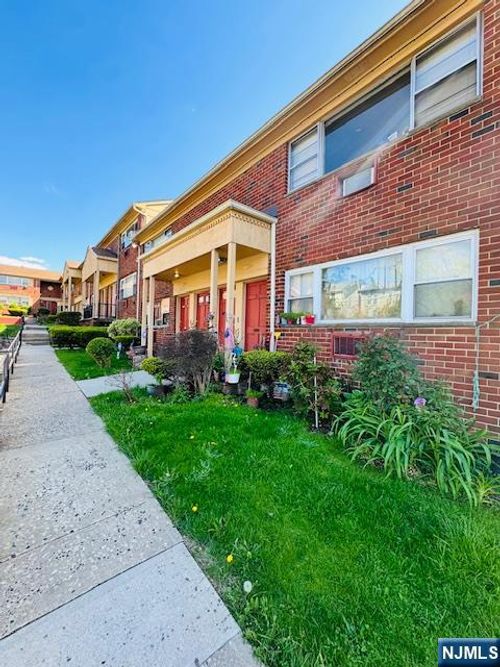 e1-924 Stuyvesant Ave, Irvington, NJ, 07111-5143 | Card Image