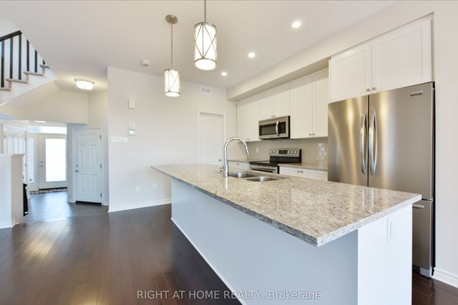 256 Brambling Way, House attached with 3 bedrooms, 3 bathrooms and 1 parking in Nepean ON | Image 7