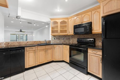 213-6300 S Falls Circle Dr, Lauderhill, FL, 33319-6944 | Card Image