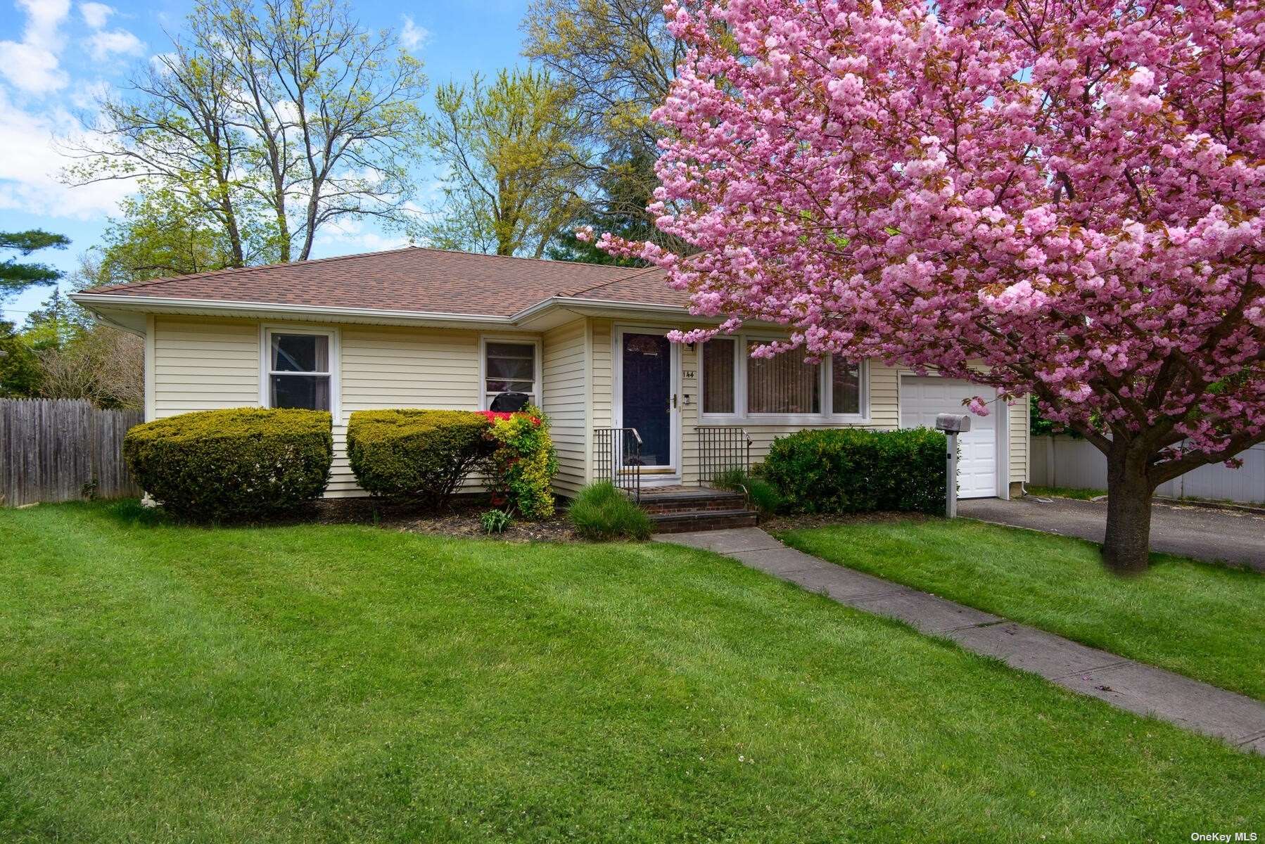 144 North Street, For Sale in Locust Valley Zoocasa