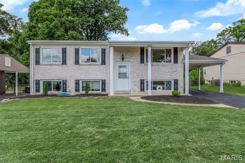 2823 Cherry Point Ln, Maryland Heights, MO, 63043-1707 | Card Image