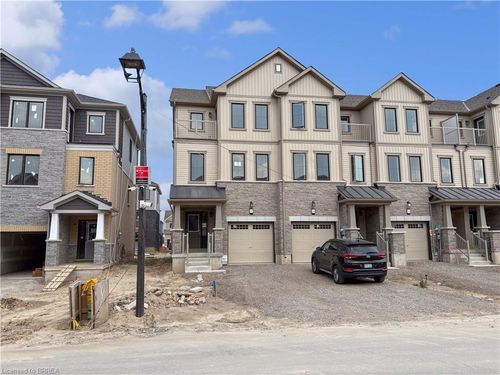 32 Hine Rd, Brantford, ON, N3T0K4 | Card Image