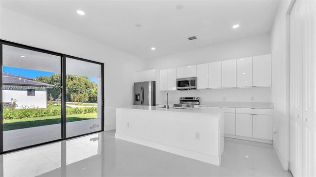 15455 Sw 232 Nd St, House other with 5 bedrooms, 4 bathrooms and null parking in Miami FL | Image 14