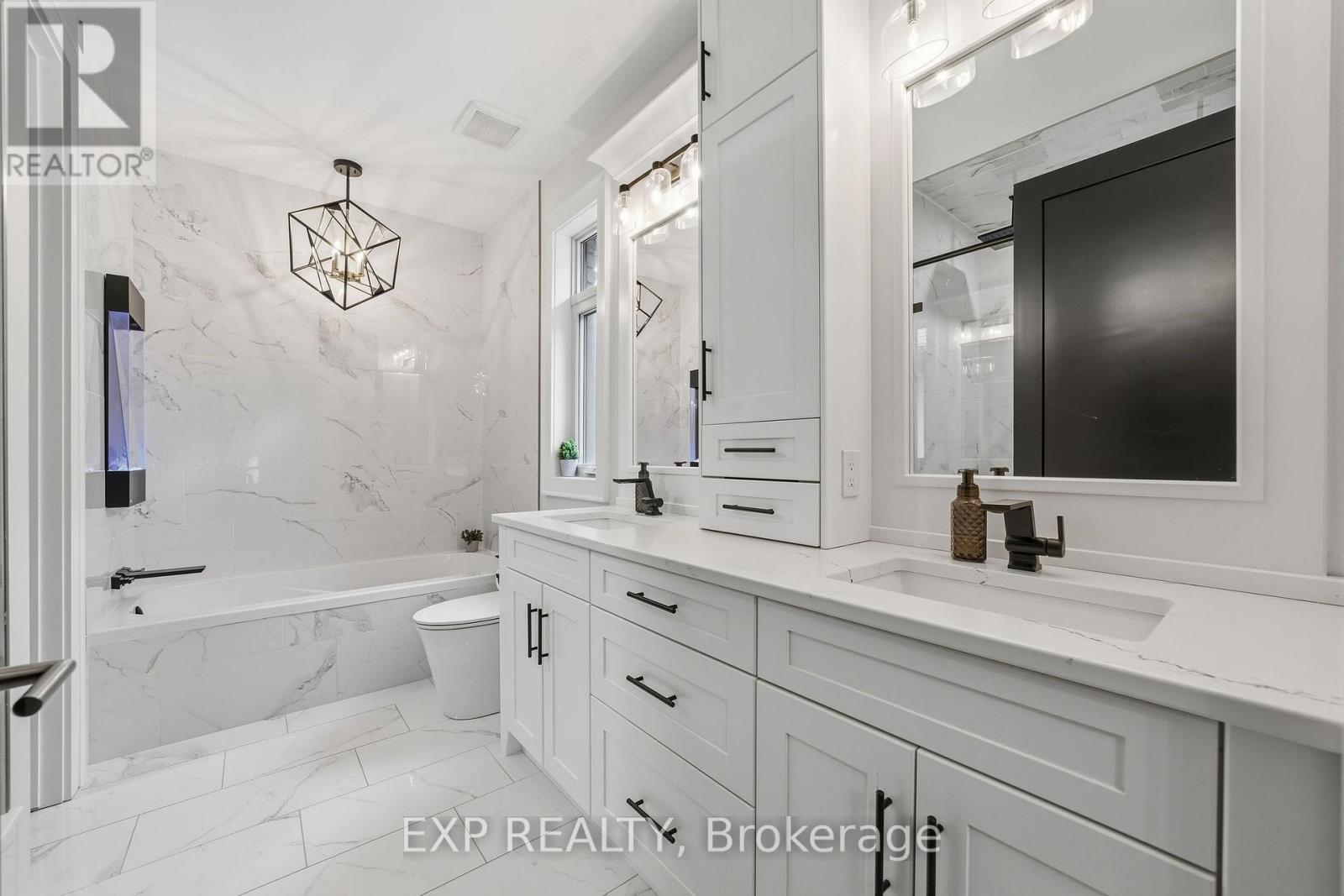 Residential in Strathroy-Caradoc (SW) 4