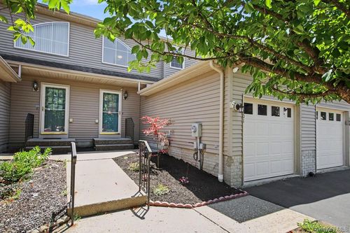 101 Elmcrest Dr, Fishkill, NY, 12524-3315 | Card Image