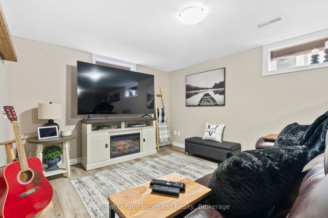 465 Main St W, House other with 3 bedrooms, 2 bathrooms and 3 parking in Palmerston ON | Image 24