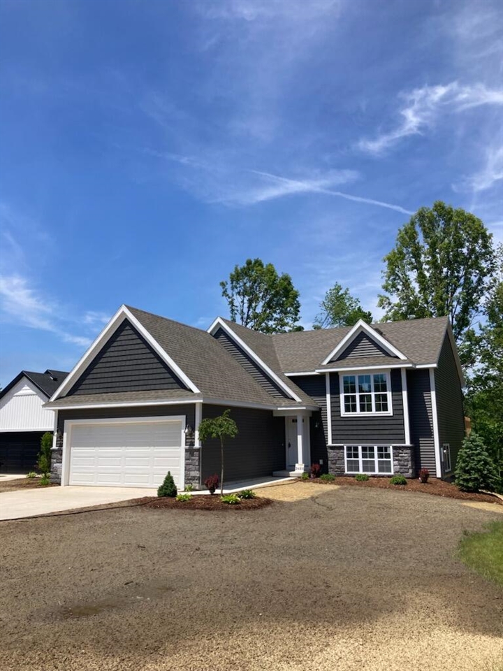 Breezewood Ct, Grand Rapids, MI 49512